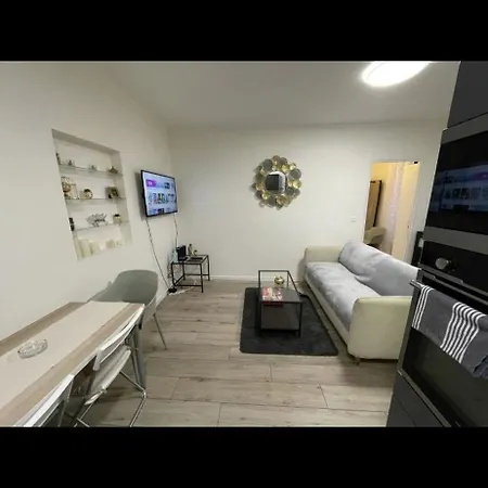 2 Pieces Proche Centre Appartamento